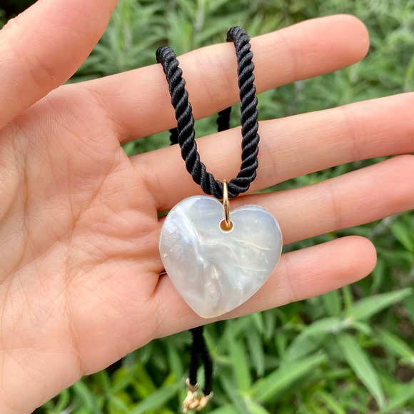 NEW Mother of Pearls Heart Shape Pendant Necklace in Oyster White Faux Pearl - Picture 1 of 4